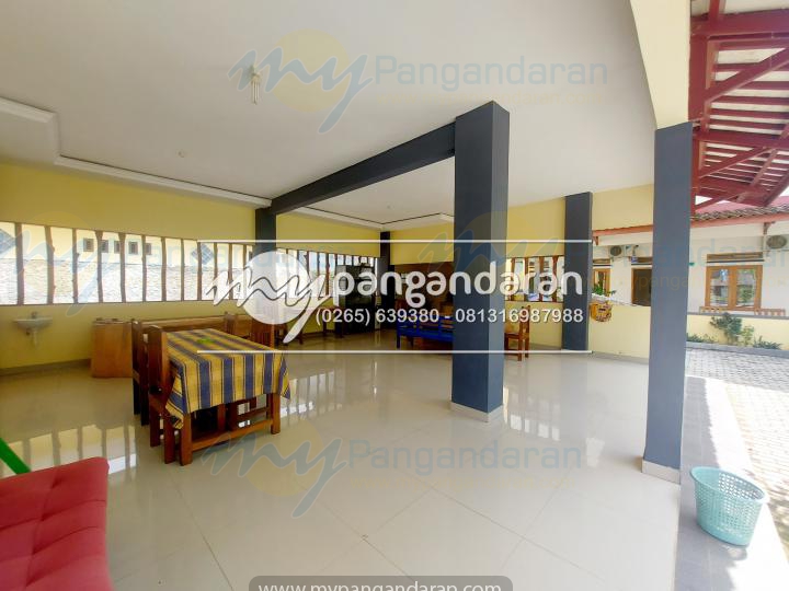   Tampilan aula dan dapur umum Stacey Homestay Pangandaran